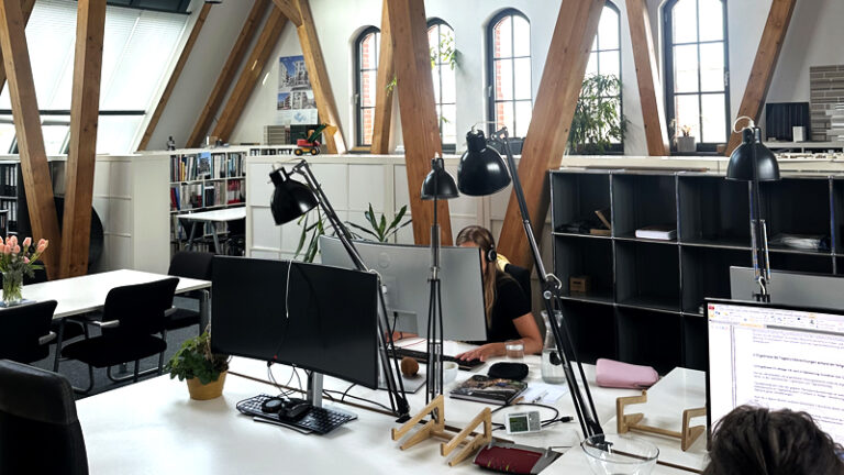 Unser Büro am Standort Berlin im EnergieForum - von hier sind wir deutschlandweit im Bereich Nachhaltiges Bauen tätig.