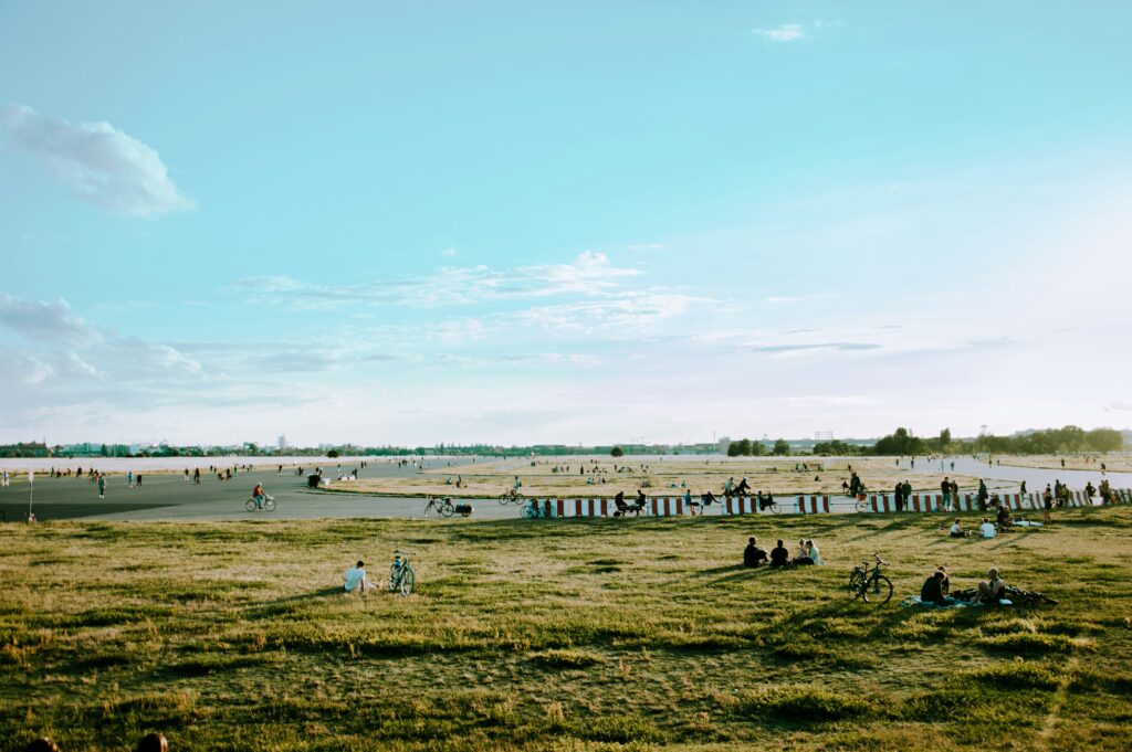 Die Nachhaltigkeitsberatung für das Tempelhofer Feld in Berlin übernimmt CRES Consult im Auftrag von Grün Berlin.