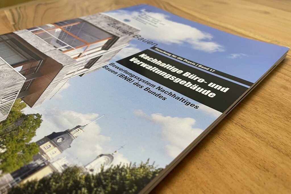 Die Broschüre Nachhaltige Büro- und Verwaltungsgebäude ist unter der redaktionellen Leitung von Dipl.-Ing. Tobias Wolf entstanden.
